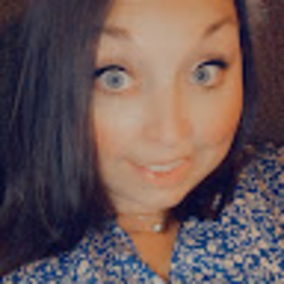 Meet your Posher, Erin - Picture 1 of 1